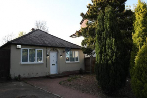 Cosy 3-Bed Bungalow NEC AIRPORT Close to ameities